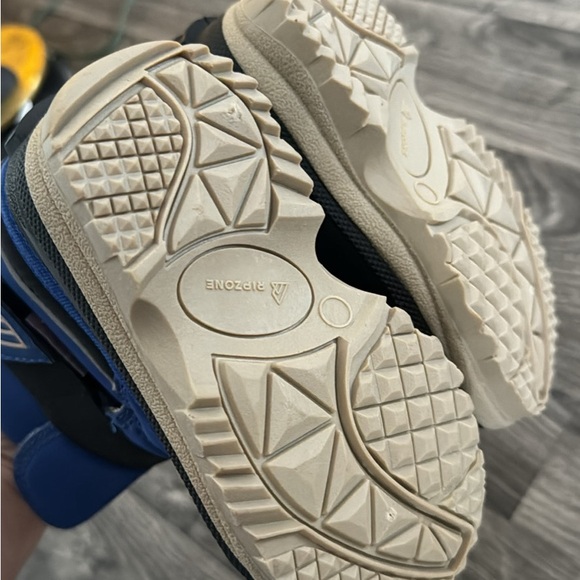 SOLD * NEW! RIPZONE Boots - Picture 3 of 5